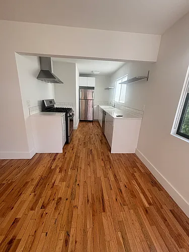 1920 Clinton St #7 Photo 1