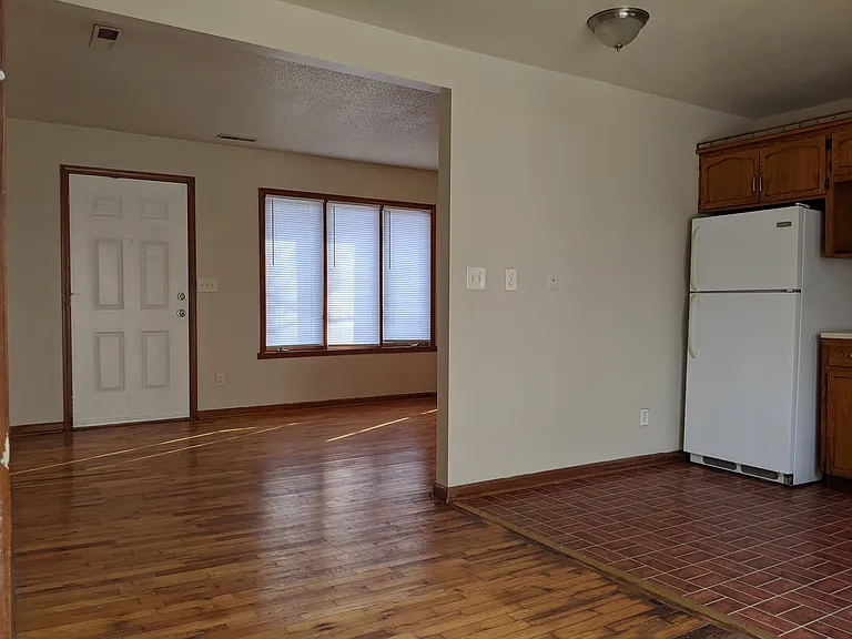 10614 Oakland Ave — Photo 3