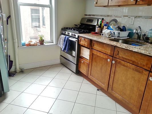 2nd image of 860 Marcy Ave #3A
