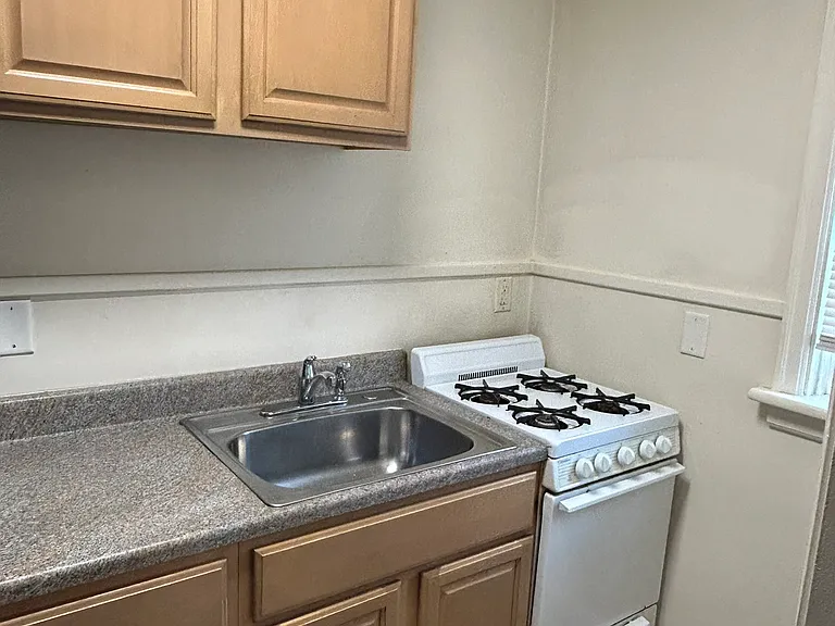 2700 Derry St #3 — Photo 4