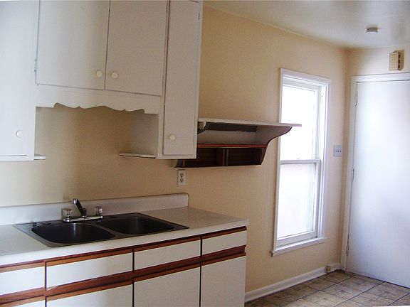 2nd image of 530 10th St #2