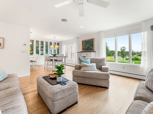 64 Beach St, Manchester, MA 01944