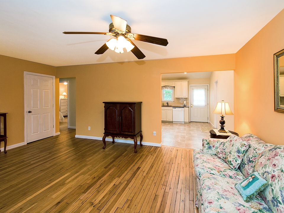 1st image of 10 Katherine Pl