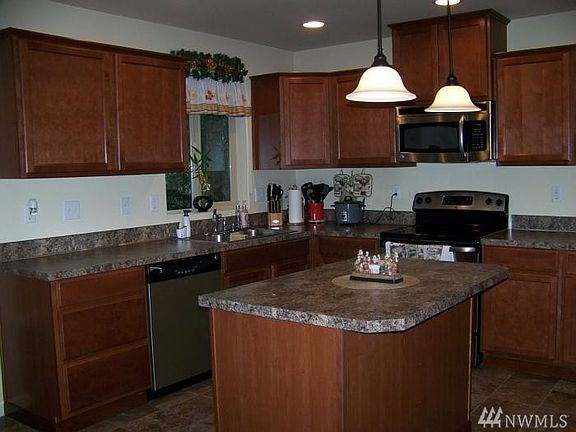 3rd image of 801 NW Snow Creek Way