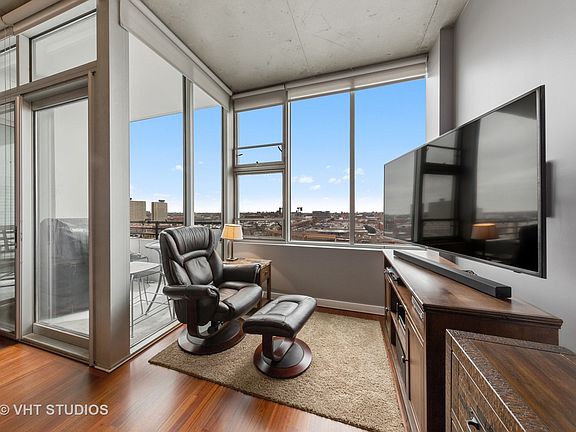 3rd image of 1720 S Michigan Ave APT 1015