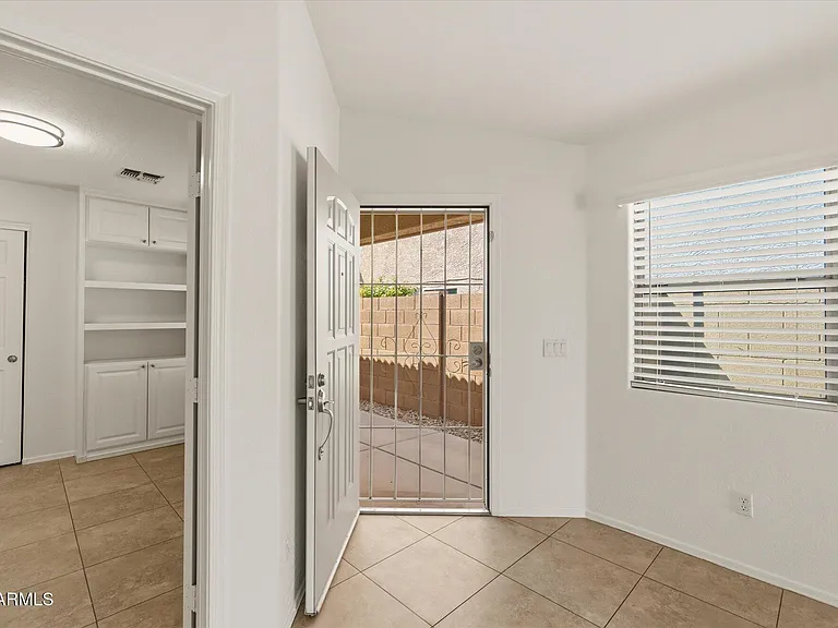 2212 E Vista Bonita Dr — Photo 5