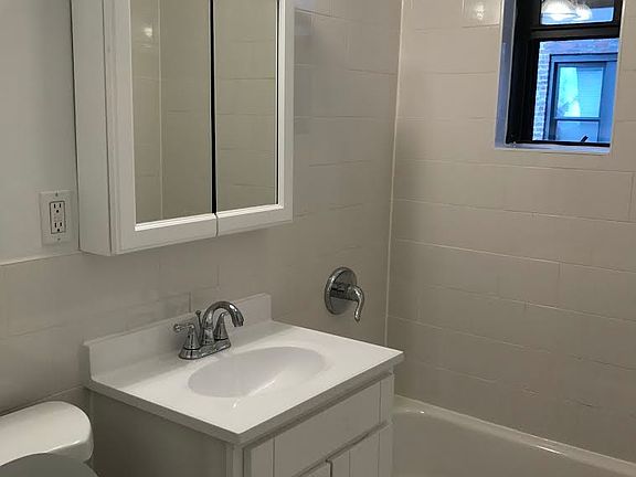4th image of 2072 E 17th St #3D