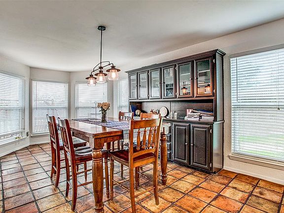 4th image of 1917 Briarwood Dr