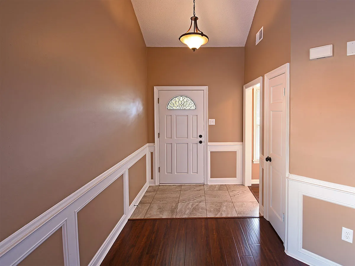 3 Bedroom, 2 Bathroom Near S Walnut bend and Wolf River Blvd — Photo 3