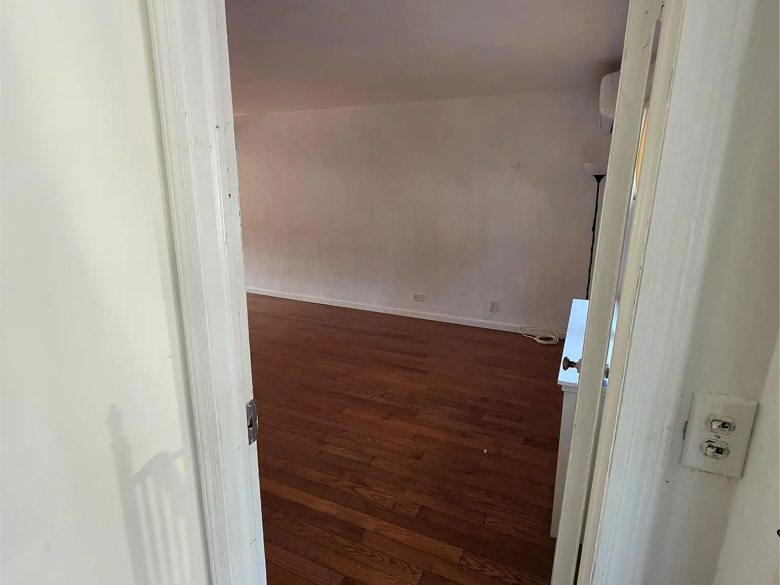 3 bed, 2.0 bath, 1868 sqft, $3,499 — Photo 2