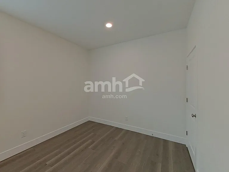 889 English Primrose St — Photo 12