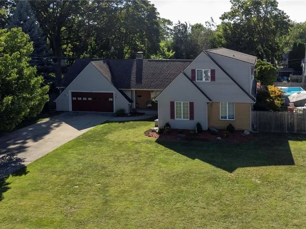 612 Harrison St, Port Clinton, OH 43452