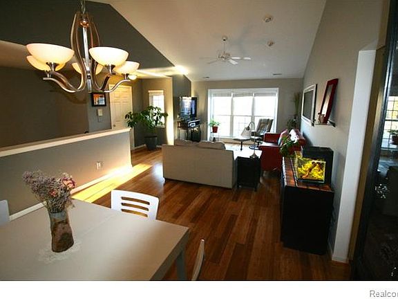 3rd image of 51881 Adler Park Dr E