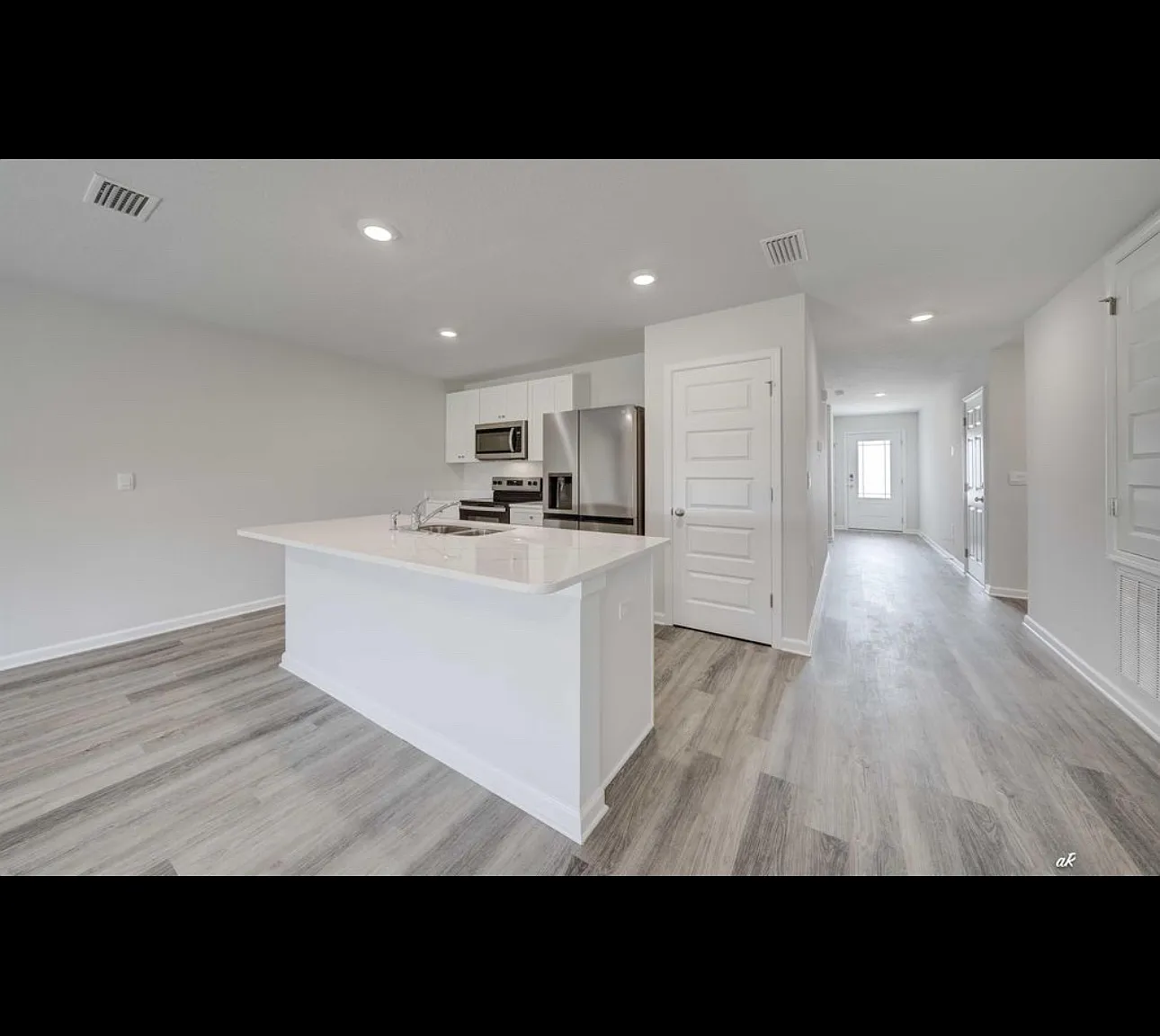 4 bed, 1387 sqft, $2,250 — Photo 3