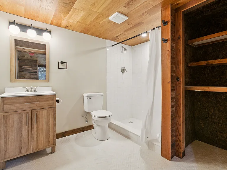 1031 Short St #B — Photo 4
