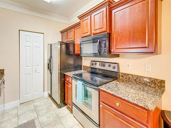 3rd image of 11521 Villa Grand #919