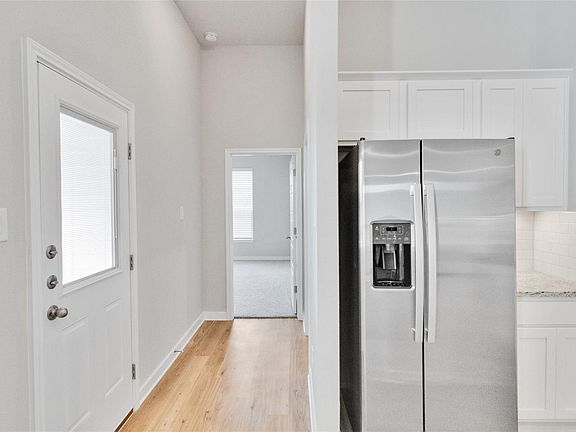 5th image of 1001 Staglin St