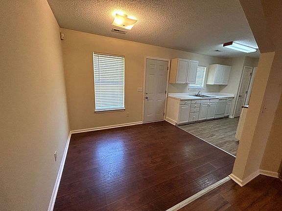 4th image of 120 Lake View Dr
