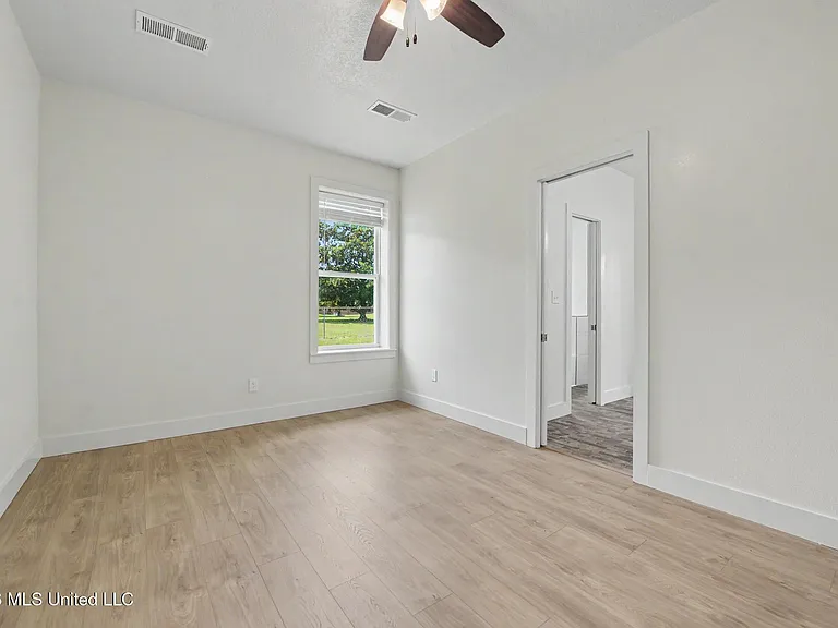 15216 Shriners Blvd — Photo 22