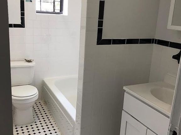 5th image of 3525 95th St APT A4