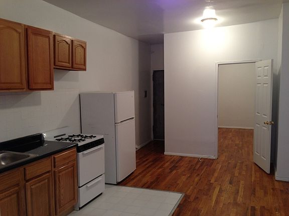 3rd image of 334 W 37th St APT 2B
