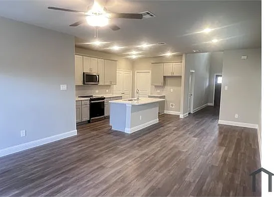 3110 Yellow Pine Dr — Photo 5
