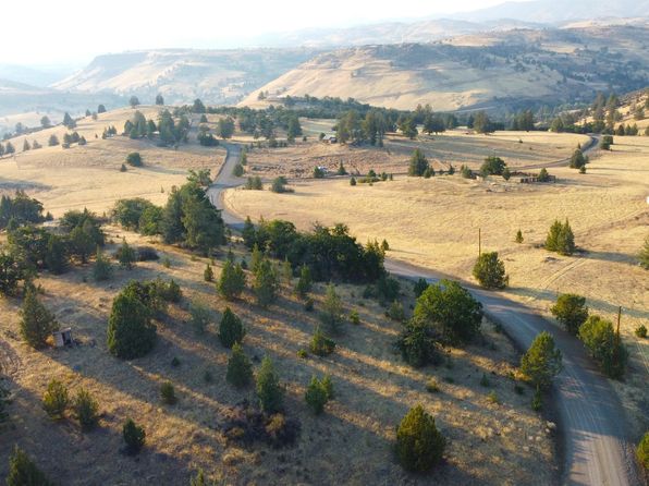 393 Marlin Dr, Hornbrook, CA 96044