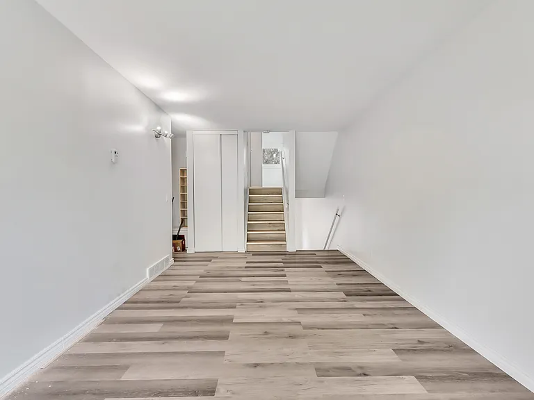 24 Taft Cres — Photo 8