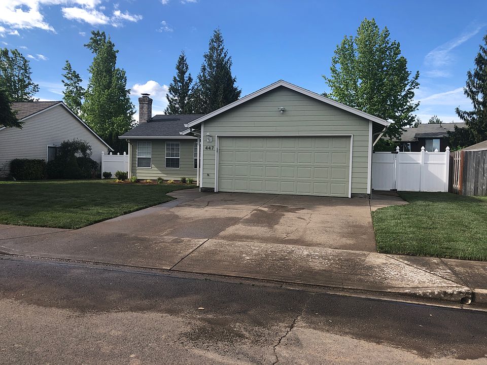 2nd image of 447 NE 28th Pl