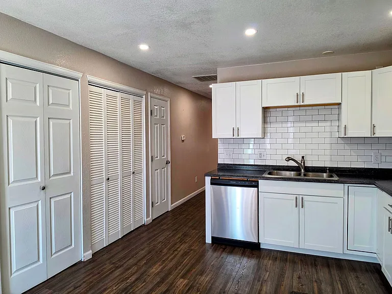 486 Tracy Dr #3 — Photo 9