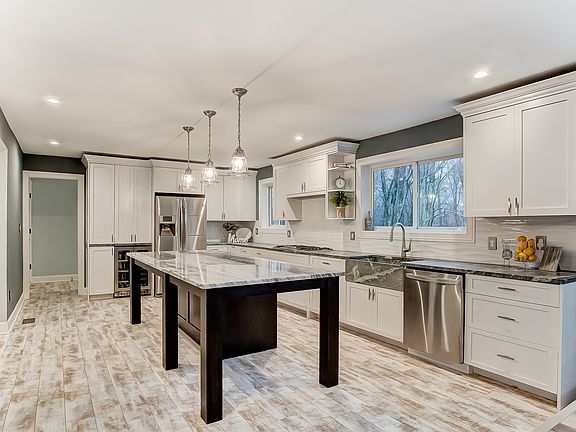 4th image of 2442 Royalview Ct