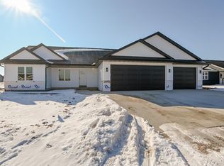 2041 Red Fox Ln, Kaukauna, WI 54130