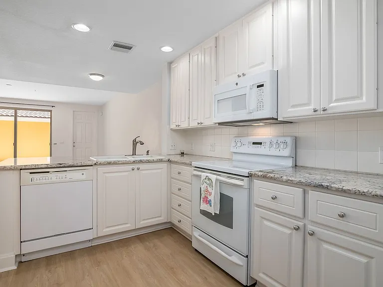 28608 Alessandria Cir — Photo 13