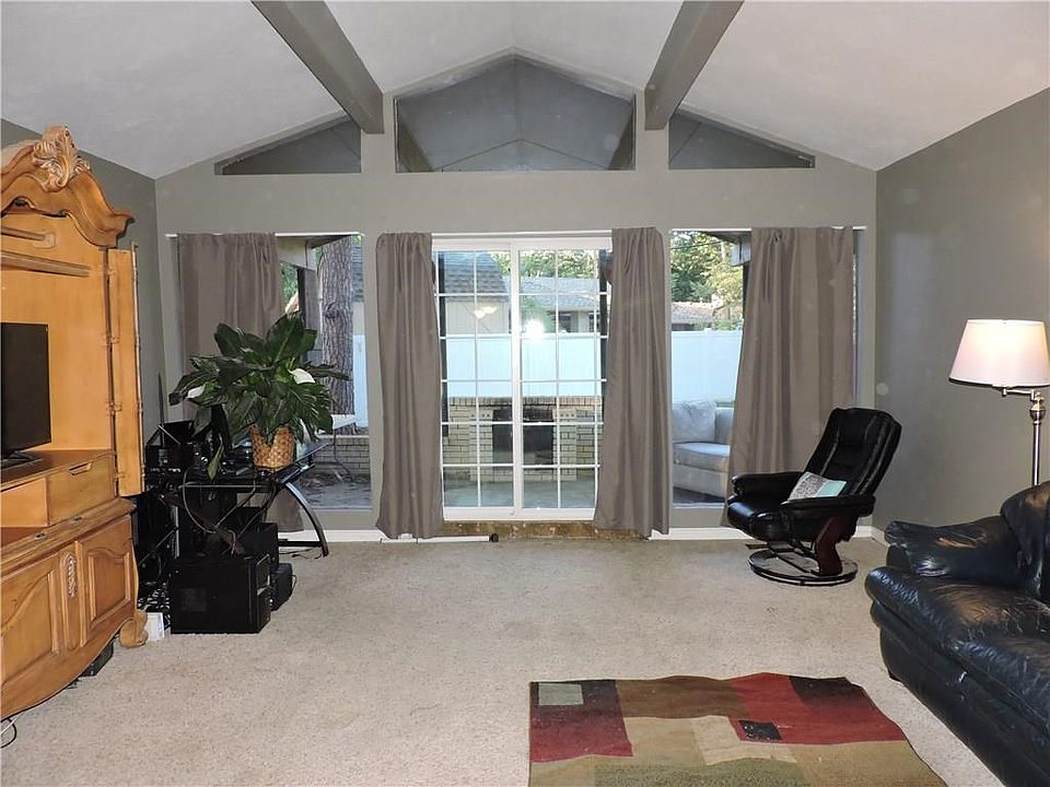 1st image of 512 Cherry Pl