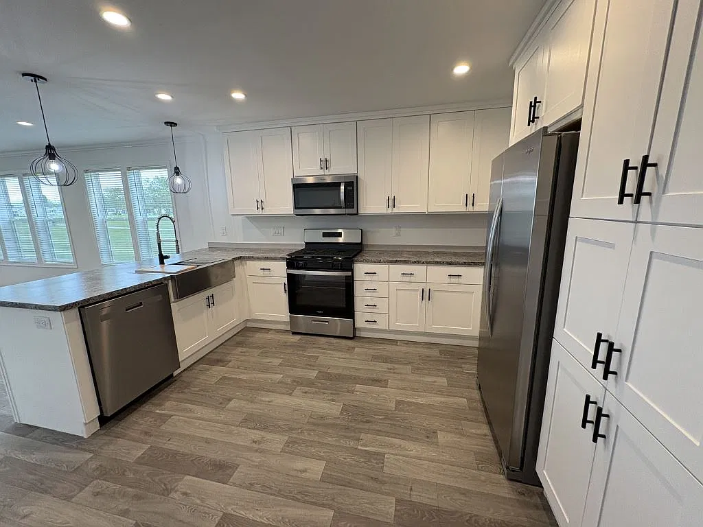 3 bed, 2.0 bath, 1502 sqft, $1,999 — Photo 3