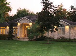2288 E Mockingbird Ln, Midland, MI 48642