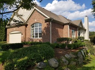 3 Sugar Maple Ct, Lake In The Hills, IL 60156