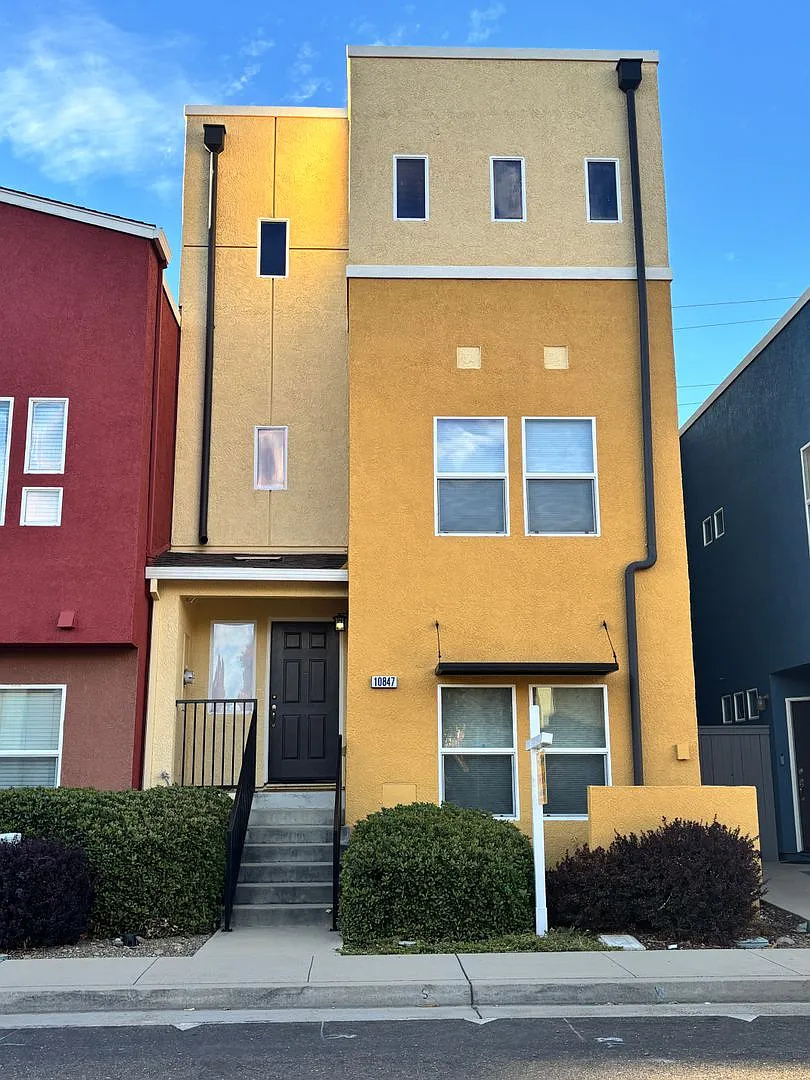 3 Story Townhome — Photo 1