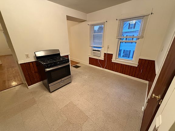 5th image of 1085 Middlesex St #4
