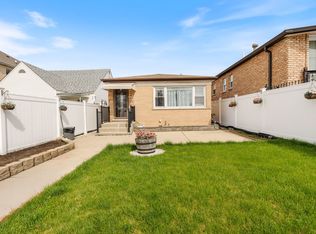 6718 W Forest Preserve Dr, Harwood Heights, IL 60706