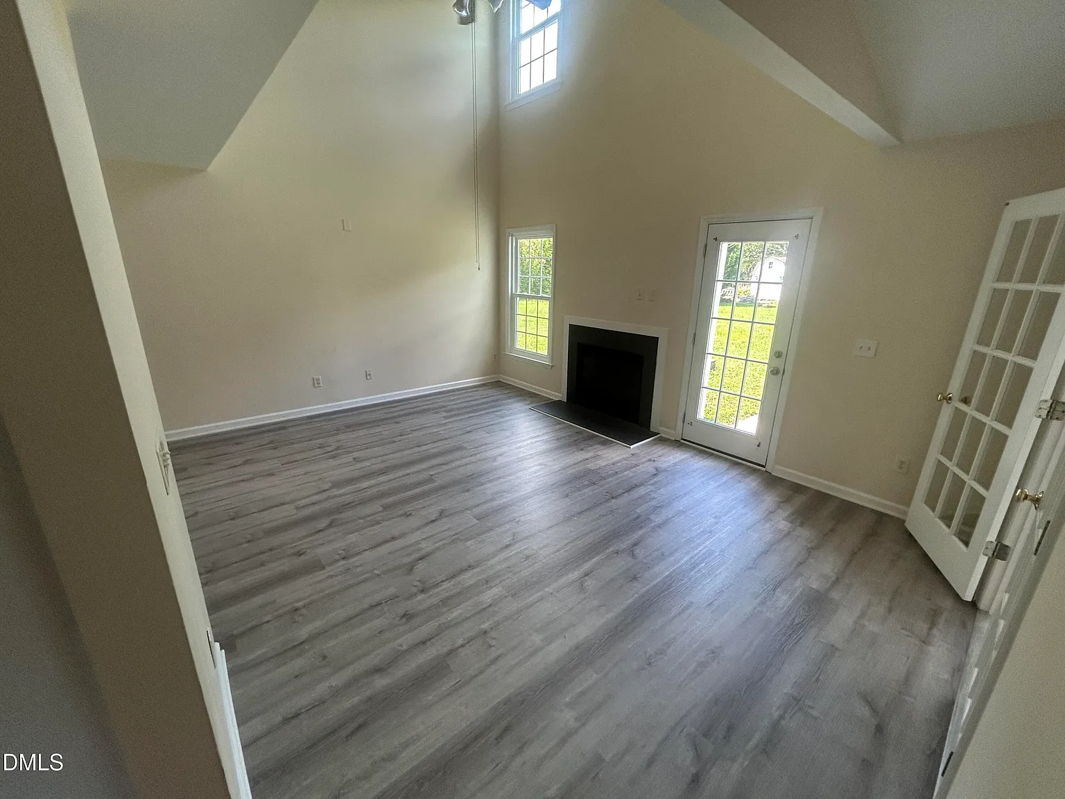 4 bed, 3.5 bath, $2,350 — Photo 2