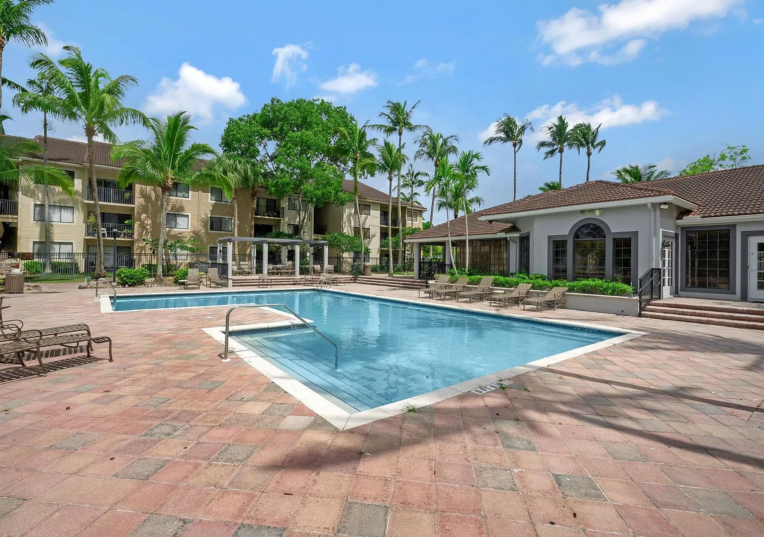 Move Into Your New Home With One Month Of Free Rent! — Photo 1