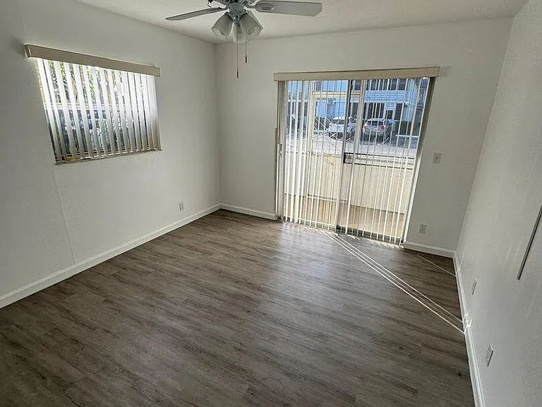 201 Brittany E — Photo 9