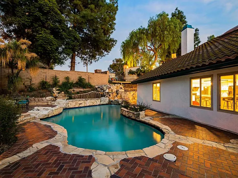 34 Mesa Ridge Dr — Photo 1