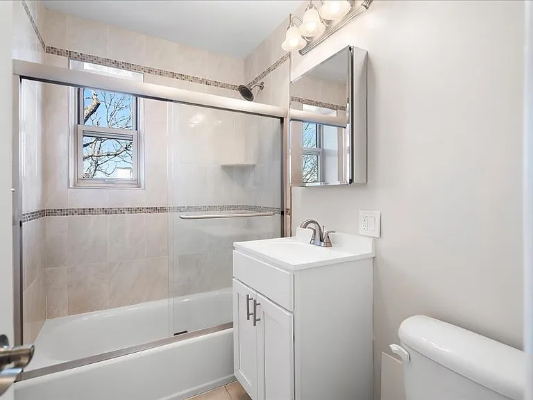 Whitehouse Apartments — Photo 14