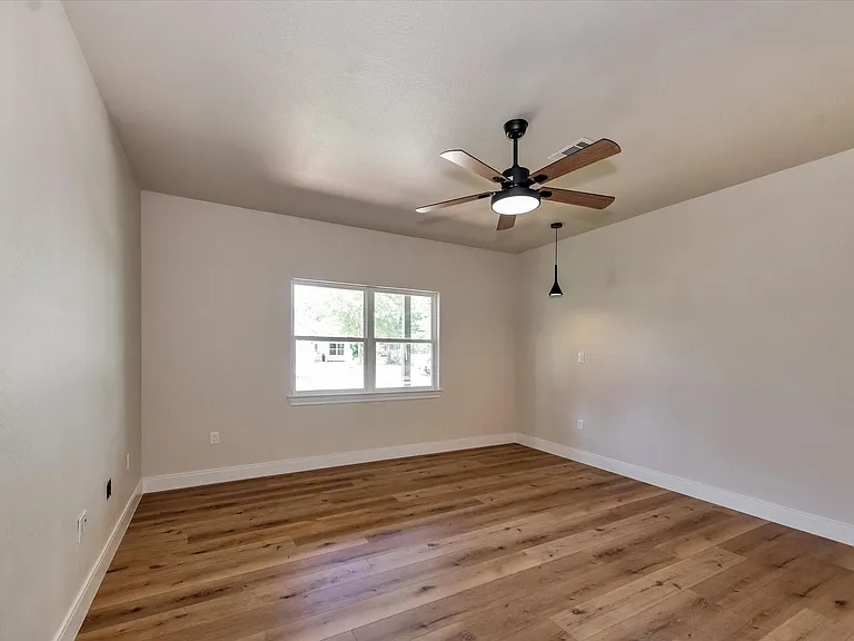 153 Bending Oaks Ln — Photo 14