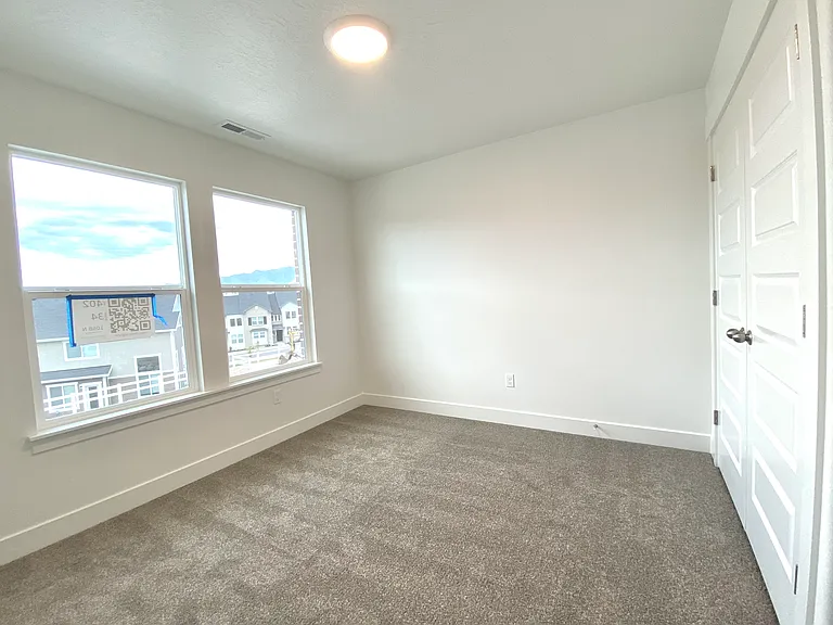 1068 N Freeman Dr — Photo 8
