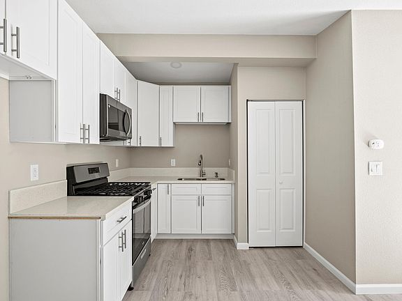 3rd image of 1017 1/2 W Avenue H2