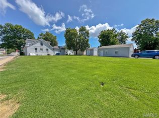 118 W Center St, Troy, IL 62294