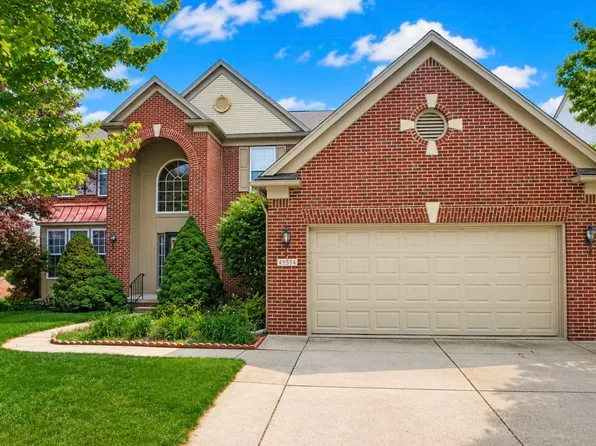 49554 Dunhill Dr, Macomb, MI 48044